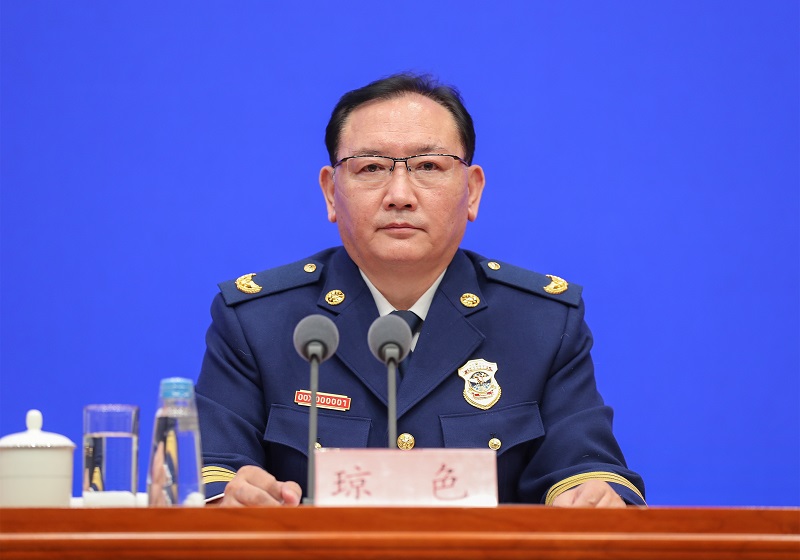 91美女鸡巴操b应急部党组成员、消防救援局局长琼色出席新闻发布会